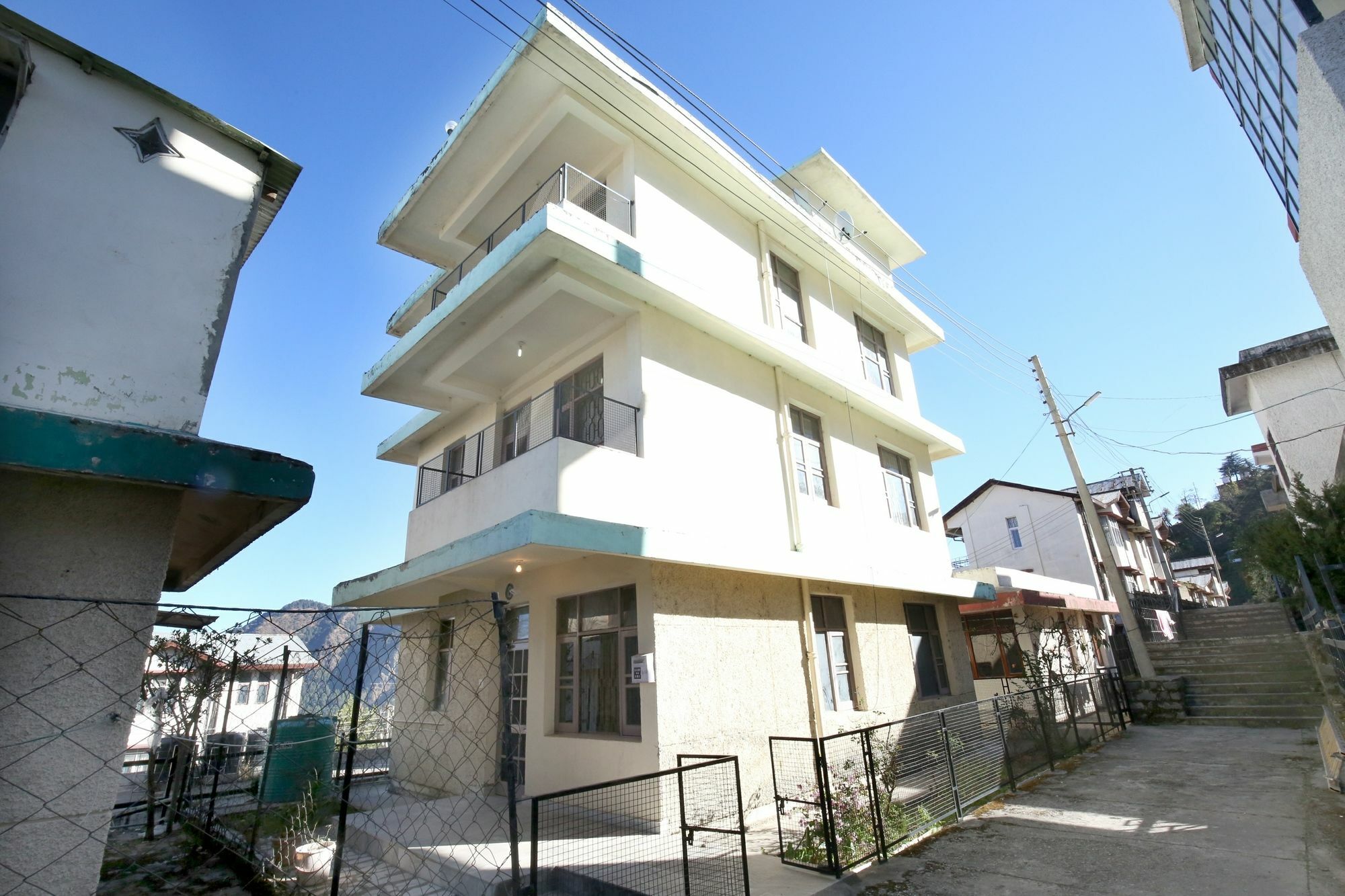 Elegant 3Bhk Abode In Shoghi, Shimla公寓 外观 照片